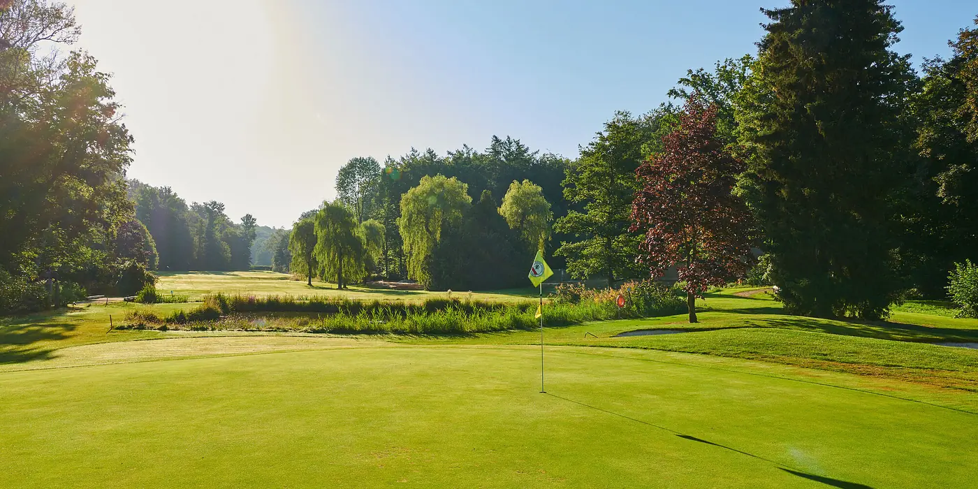 Historisches Clubhaus des Essener Golfclub Haus Oefte im Ruhrtal